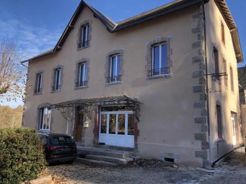 Exterior view, L'hote des voyageurs en pays limousin 1 in Treignac
