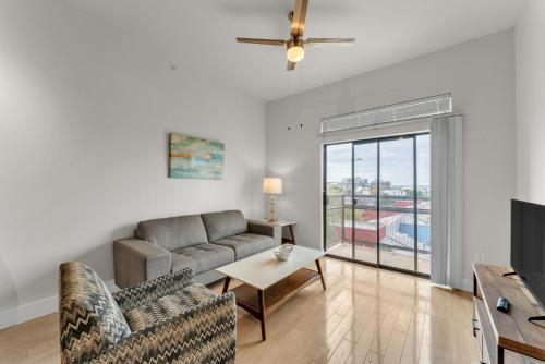 Stunning 1 Bedroom Condo , Pool, Gym, Parking, Cs in Dallas, USA