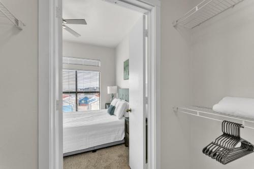 Stunning 1 Bedroom Condo , Pool, Gym, Parking, Cs in Dallas, USA