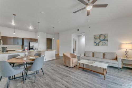 Cs 3243 Elegant 2br , Pool, Gym, Parking in Dallas, USA
