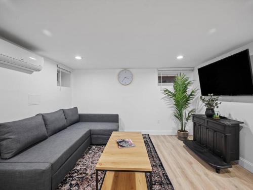 Shadyside, Pittsburgh, Modern and Quiet 1 Bedroom Unit1 with Free Parking in Pittsburgh, USA