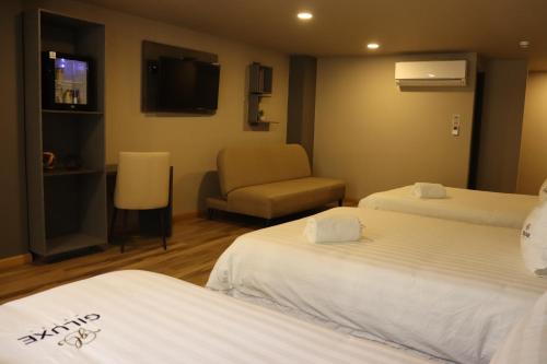 Giluxe Hotel - Photo 4