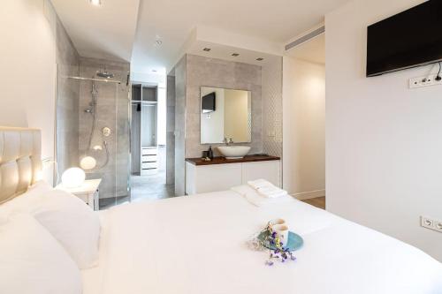 Andalucia 4 bedroom with parking FreshApartments - image 3