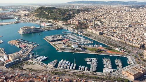 Spacious 5-Cabin Yacht Hotel in the Heart of Barcelona 4