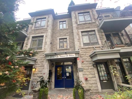 ApartHotelMontreal by Les Terrasses Saint Urbain 2225I2, Montreal