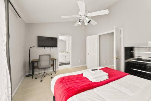 Gorgeous 4BR/3BA Sterling Home I Near AD Airport I Gigabit WiFi I Parking in Sterling, USA
