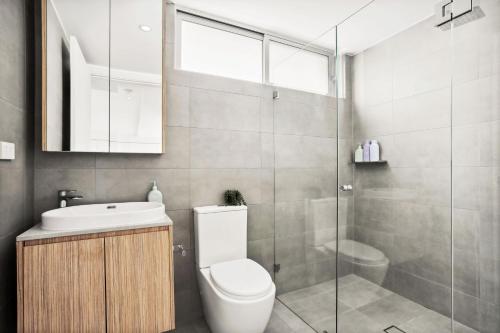 Modern 2BD in Trendy Inner West - image 6