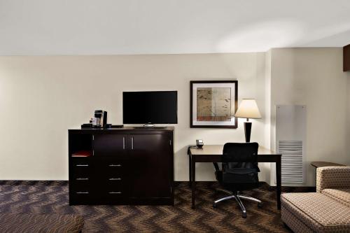 Best Western Plus Gold Country Inn - image 12