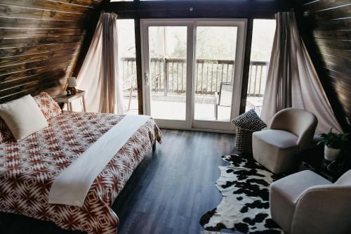 The Maverick: A-Frame w/ Hammock and Tree Top View in New Braunfels, USA