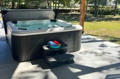 *NEW* Breathtaking Lakeside #1 Home in Porum, USA