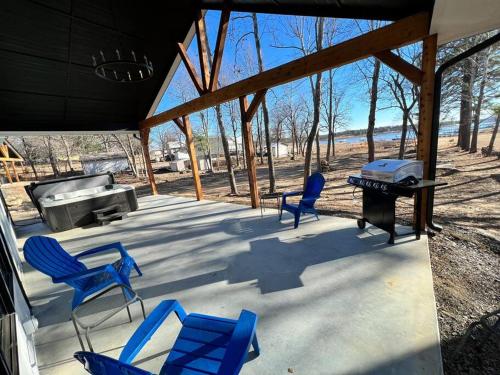 *NEW* Breathtaking Lakeside #1 Home in Porum, USA