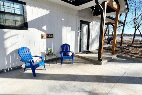 *NEW* Breathtaking Lakeside #1 Home in Porum, USA