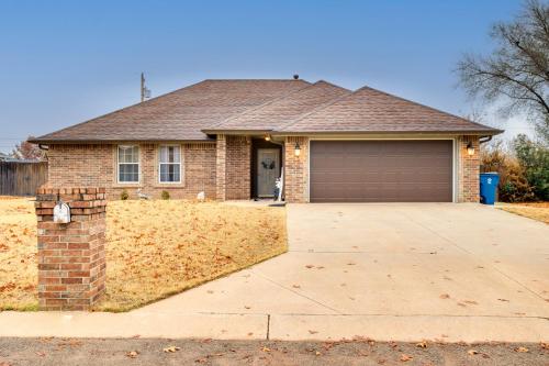 Chandler House with Fenced Backyard Pets Welcome!