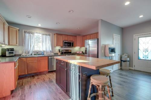 Spacious Sheboygan Home with Grill and Fire Pit! in Mosel
