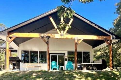 *NEW* Beautiful LakeSide #2 Home in Porum, USA