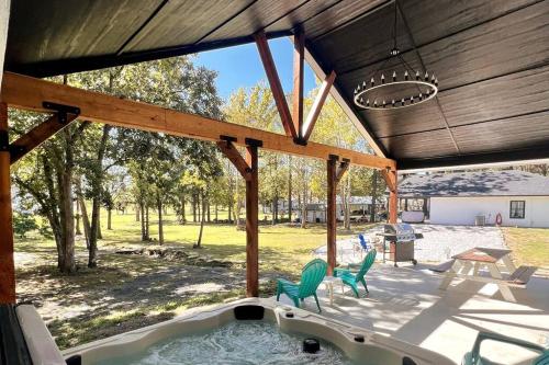 *NEW* Beautiful LakeSide #2 Home in Porum, USA