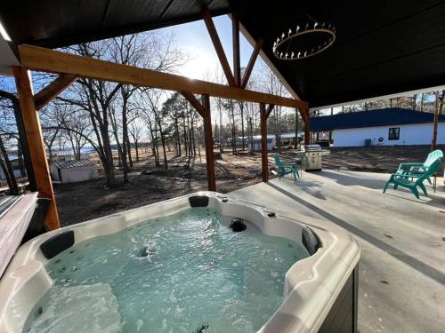 *NEW* Beautiful LakeSide #2 Home in Porum, USA