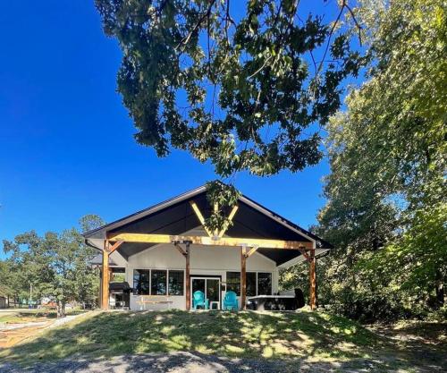 *NEW* Beautiful LakeSide #2 Home in Porum, USA