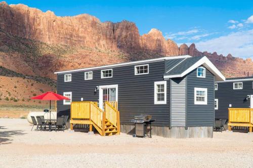 Redrock Moab Tiny House w/ Loft - Site 2 in Moab, USA