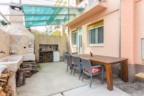 Apartments with a parking space Split - 14051 - image 8