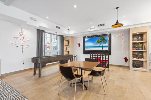 2 Bed Condo with Gym and Laundry Minutes from NYC