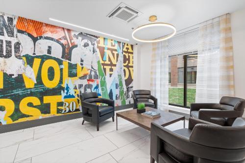 2 Bed Condo with Gym and Laundry Minutes from NYC