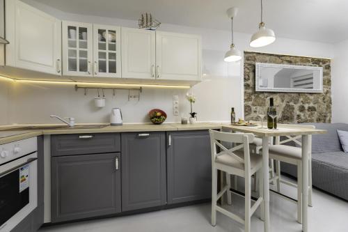 Studio with Terrace image 7
