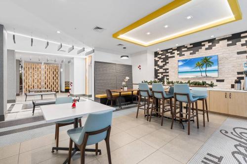 Urban Elegance: 20 Minutes to NYC Gym, Laundry in Jersey City, USA