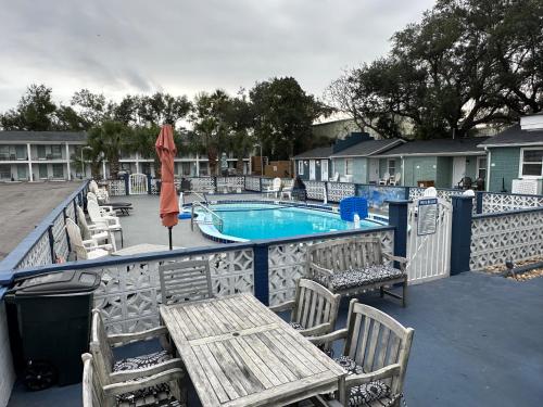 Gulf Coast Inn - image 12