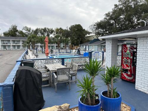 Gulf Coast Inn - image 10
