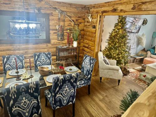 Lake House perfect for family of 10