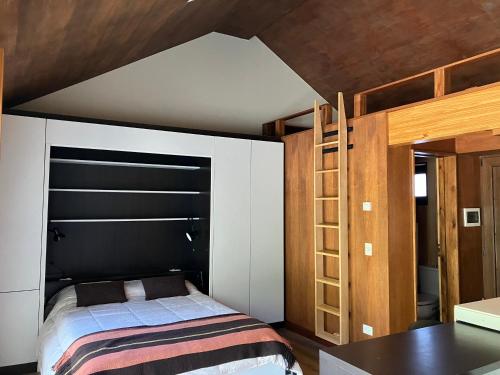 One-Bedroom Apartment image 9