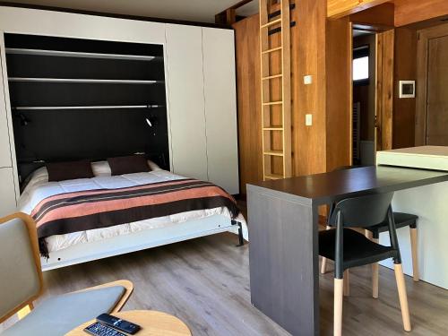 One-Bedroom Apartment image 7