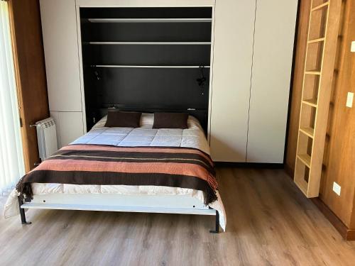 One-Bedroom Apartment image 2