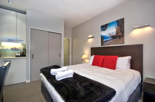Pure Retreat Lake View - image 2