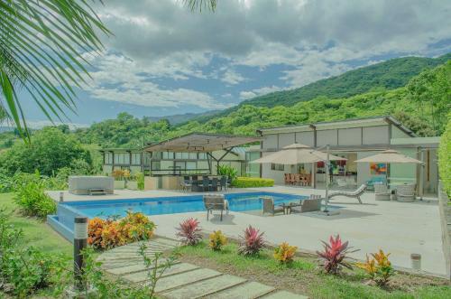 Luxury house in Anapoima
