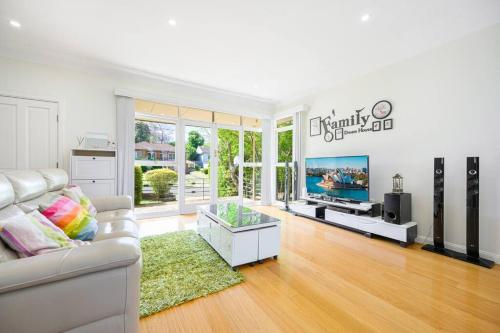 B&B Baulkham Hills - Baulkham HIlls near Woolworths Renovated 4Br Home - Bed and Breakfast Baulkham Hills