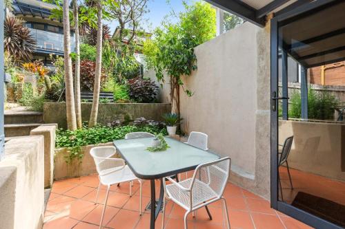 Balmain Retreat - 2BR + Study - image 6