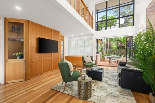 Balmain Retreat - 2BR + Study - image 5