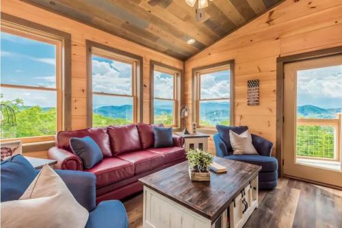 Freedoms View, Game Room & Amazing Views, FREE tickets each paid day, Hot Tub!!! in Caton (TN)