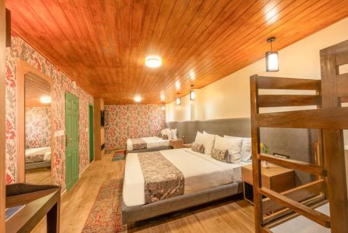 2 double beds