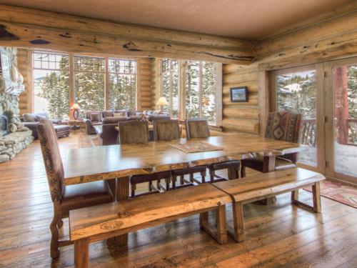 MV Big Dog Lodge in Big Sky, USA
