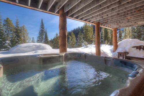 MV Leaf Lodge in Big Sky, USA