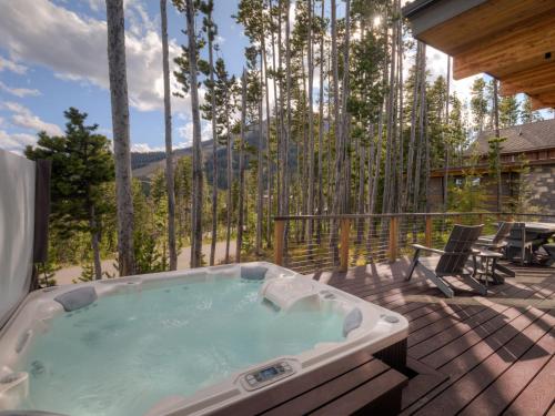 Silvertip Cabin 6 Rolling Ridge in Big Sky, USA