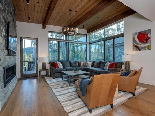 Silvertip Cabin 6 Rolling Ridge in Big Sky, USA