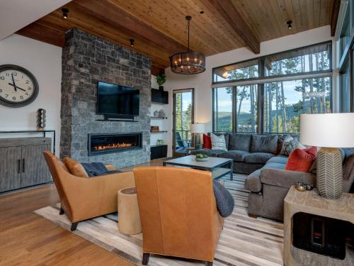 Silvertip Cabin 6 Rolling Ridge in Big Sky, USA