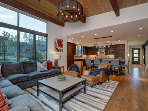 Silvertip Cabin 6 Rolling Ridge in Big Sky, USA