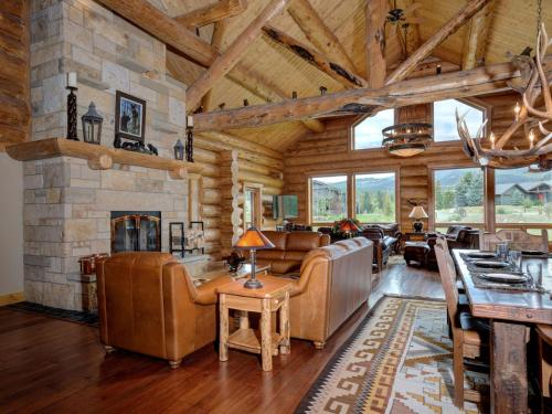MDW Red Feather Lodge in Big Sky, USA