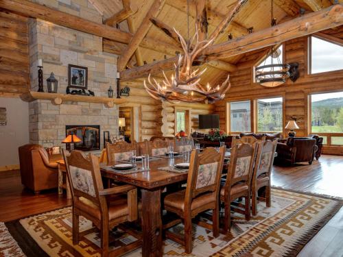 MDW Red Feather Lodge in Big Sky, USA