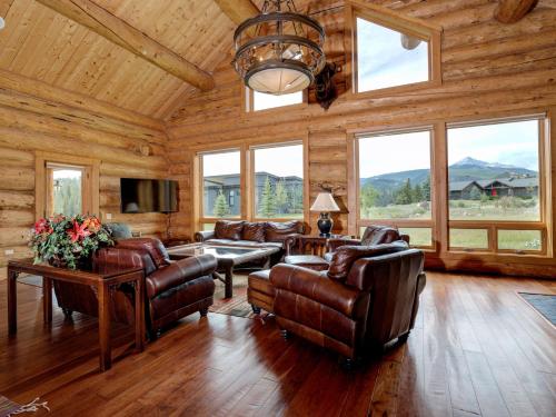 MDW Red Feather Lodge in Big Sky, USA